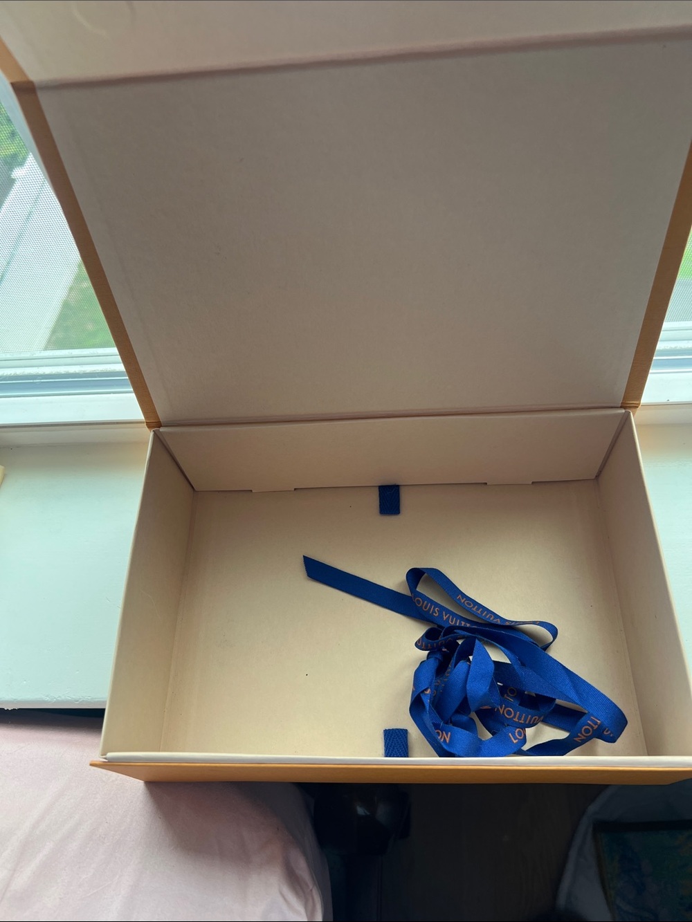 Louis Vuitton 7x11 box and ribbon - Picture 5 of 5